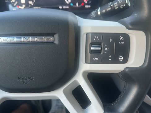Used 2026 Land Rover Defender 130 X-Dynamic SE AWD/4WD image 32