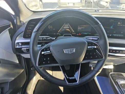 Used 2024 Cadillac Lyriq Luxury RWD image 5