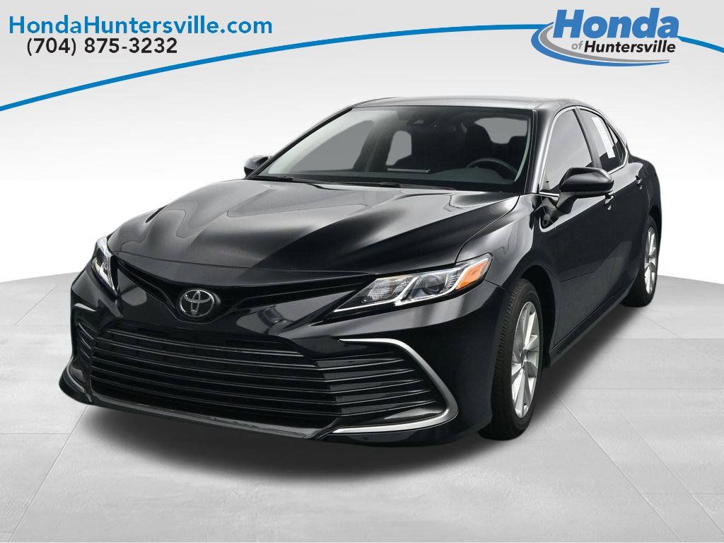 Used 2024 Toyota Camry LE FWD image 3