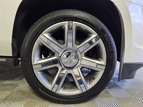 Used 2016 Cadillac Escalade Premium image 18
