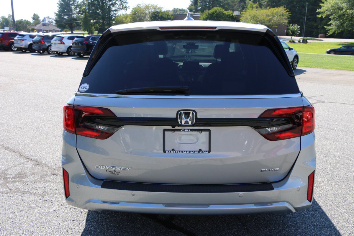 Used 2025 Honda Odyssey Elite image 4