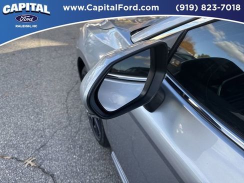 Used 2024 Toyota Camry SE image 12