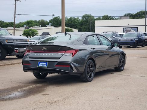 New 2026 Hyundai Elantra SEL Sport Premium FWD image 4