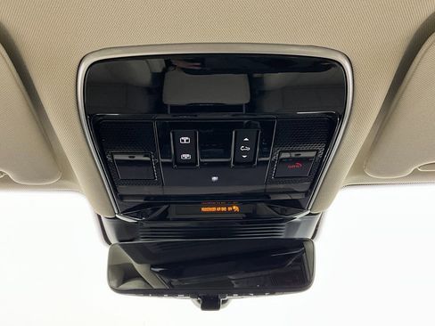 Certified 2024 Land Rover Range Rover SE image 13