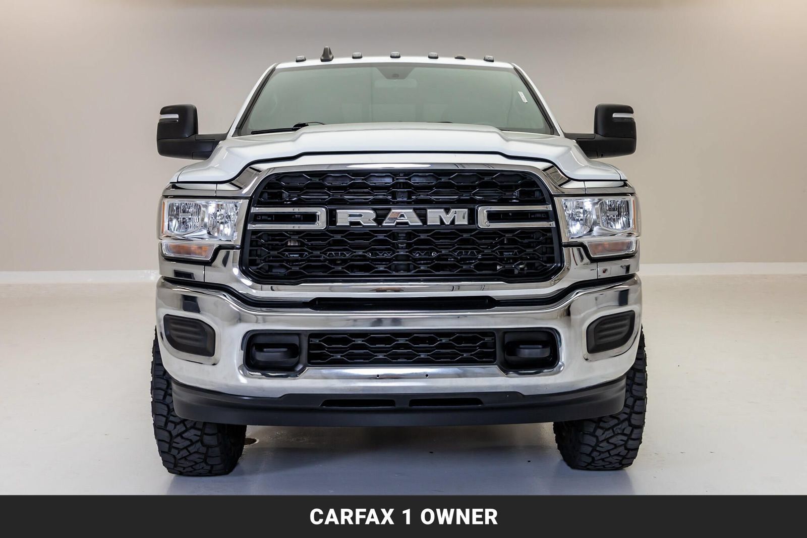 Used 2024 RAM 3500 Tradesman w/ Chrome Appearance Group AWD/4WD image 4