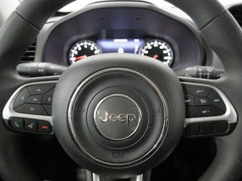 Used 2023 Jeep Renegade Latitude AWD/4WD image 15