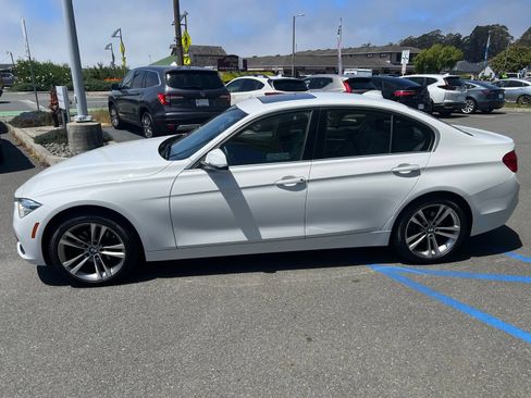 Used 2018 BMW 330i Sedan w/ Convenience Package RWD image 3