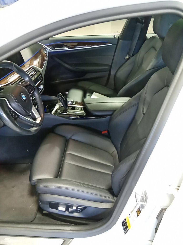 Used 2020 BMW 530i xDrive w/ Convenience Package AWD/4WD image 9