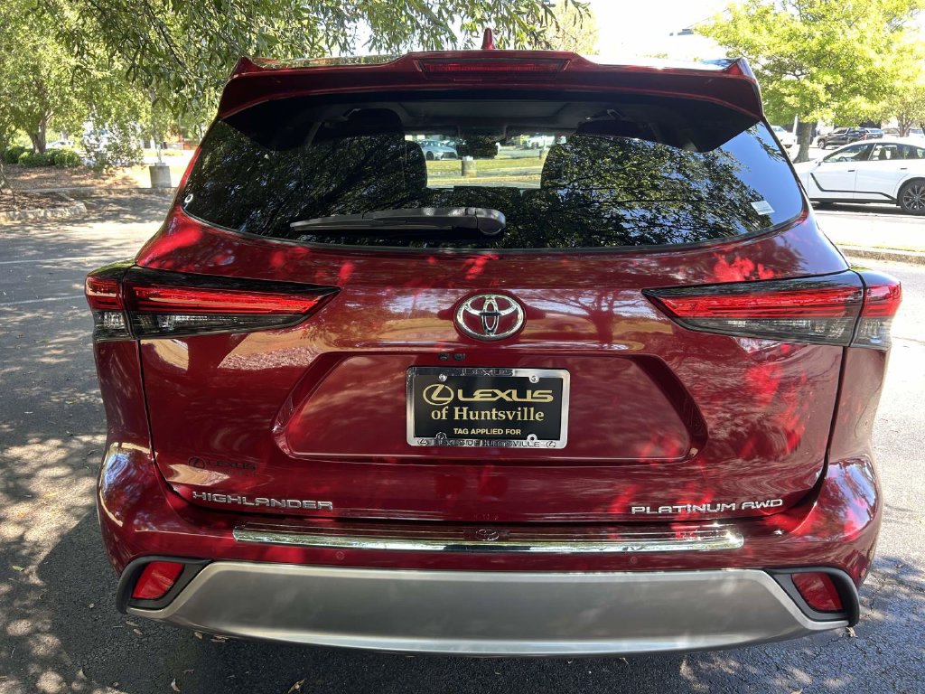 Used 2021 Toyota Highlander Platinum AWD/4WD image 3