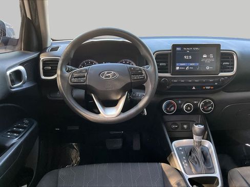 Used 2021 Hyundai Venue SE FWD image 6