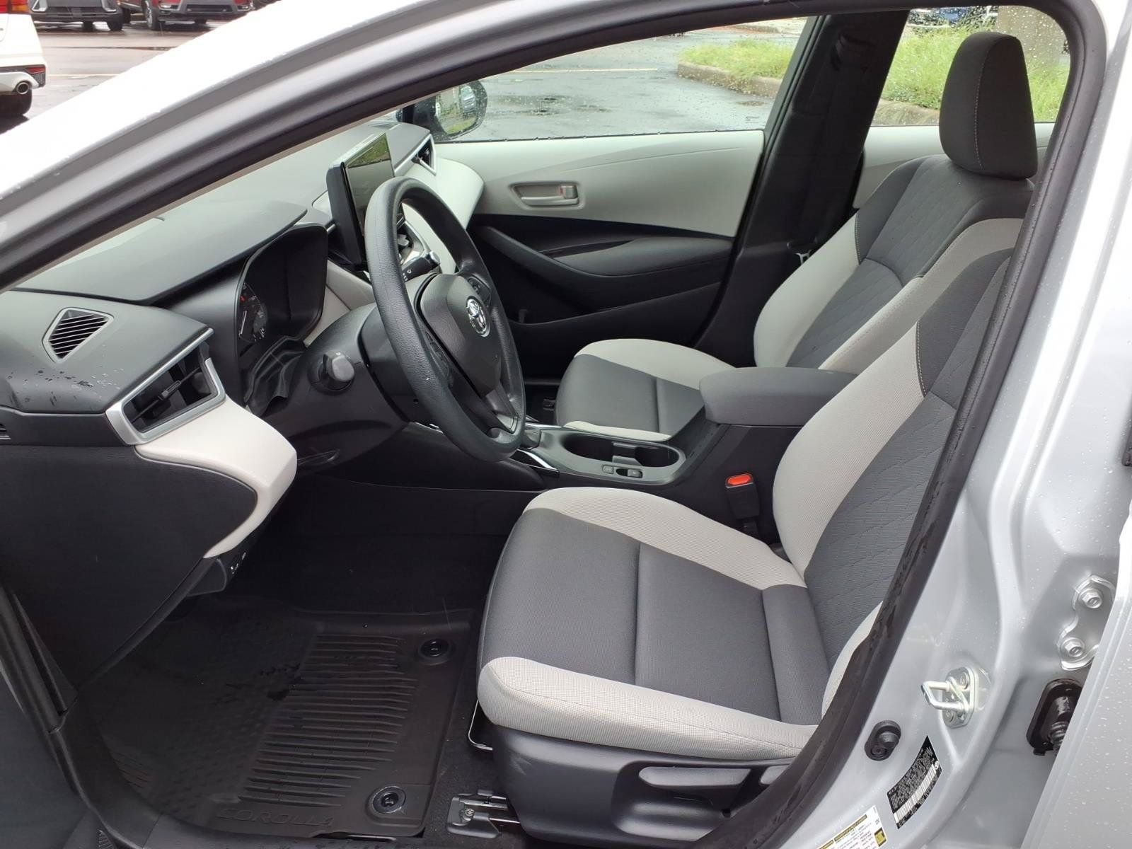 Used 2024 Toyota Corolla LE FWD image 4