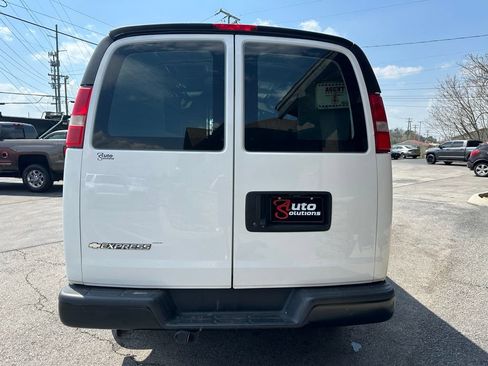 Used 2018 Chevrolet Express 2500 w/ Driver Convenience Package RWD image 6