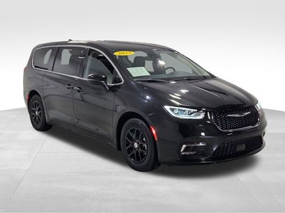 Used 2023 Chrysler Pacifica Touring-L