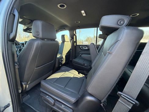 Used 2024 Chevrolet Tahoe Z71 w/ Luxury Package image 10