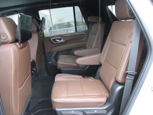 Used 2023 Chevrolet Tahoe High Country w/ Advanced Technology Package image 12