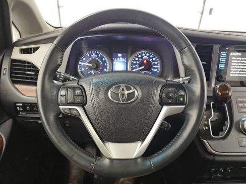 Used 2017 Toyota Sienna Limited Premium AWD/4WD image 19