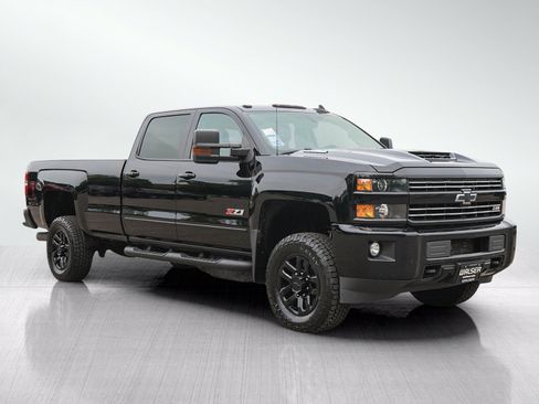 Used 2019 Chevrolet Silverado 2500 LTZ w/ Midnight Edition AWD/4WD image 7