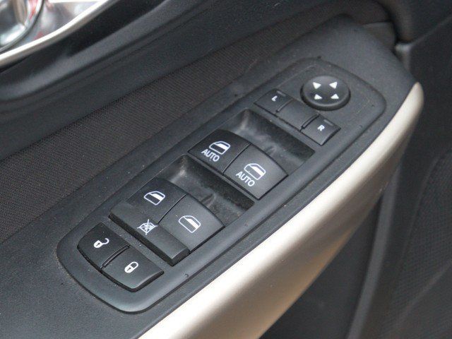 Used 2017 Jeep Cherokee Latitude w/ Cold Weather Group AWD/4WD image 9