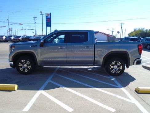 Used 2025 GMC Sierra 1500 SLT image 4