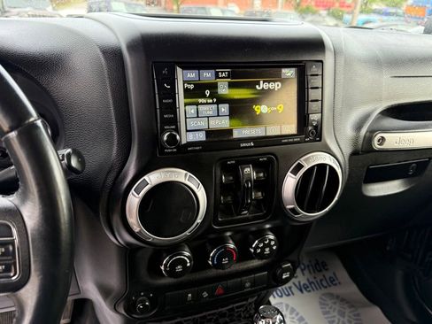 Used 2016 Jeep Wrangler Unlimited Sahara AWD/4WD image 18