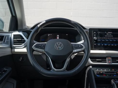 Used 2025 Volkswagen Taos SE w/ Panoramic Sunroof Package AWD/4WD image 23