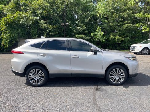 Used 2022 Toyota Venza Limited AWD/4WD image 21