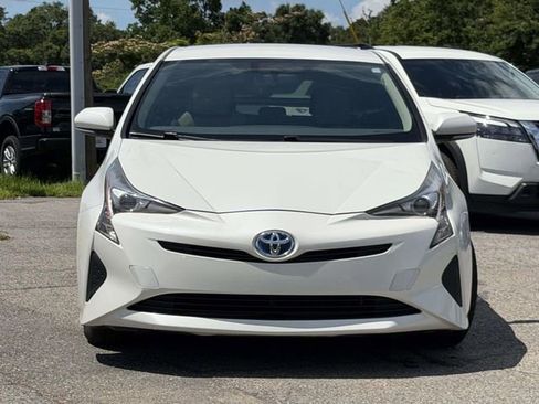 Used 2016 Toyota Prius Four FWD image 3