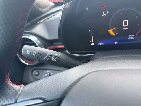 Used 2025 Chevrolet Trax RS w/ Sunroof Package image 35