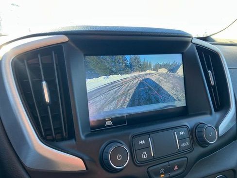 Used 2024 GMC Terrain SLT image 8