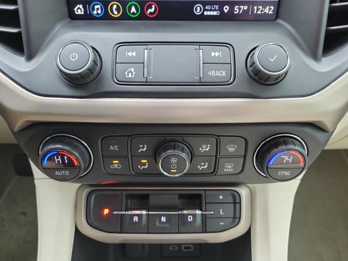 Used 2021 GMC Acadia Denali w/ Denali Technology Package image 9