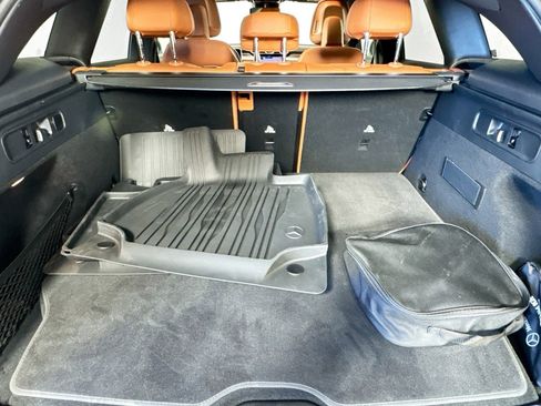 Used 2025 Mercedes-Benz GLC 350e 4MATIC image 25