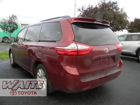 Used 2017 Toyota Sienna XLE w/ XLE Navigation Package AWD/4WD image 4
