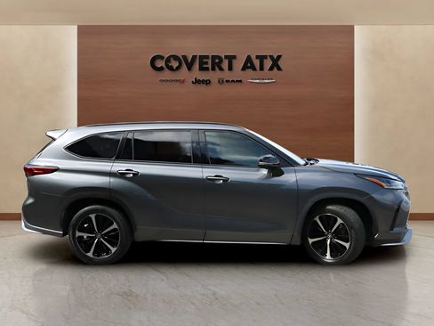Used 2021 Toyota Highlander XSE FWD image 6