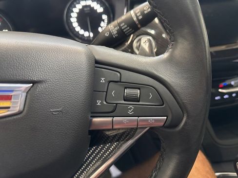 Used 2024 Cadillac XT6 Sport image 30