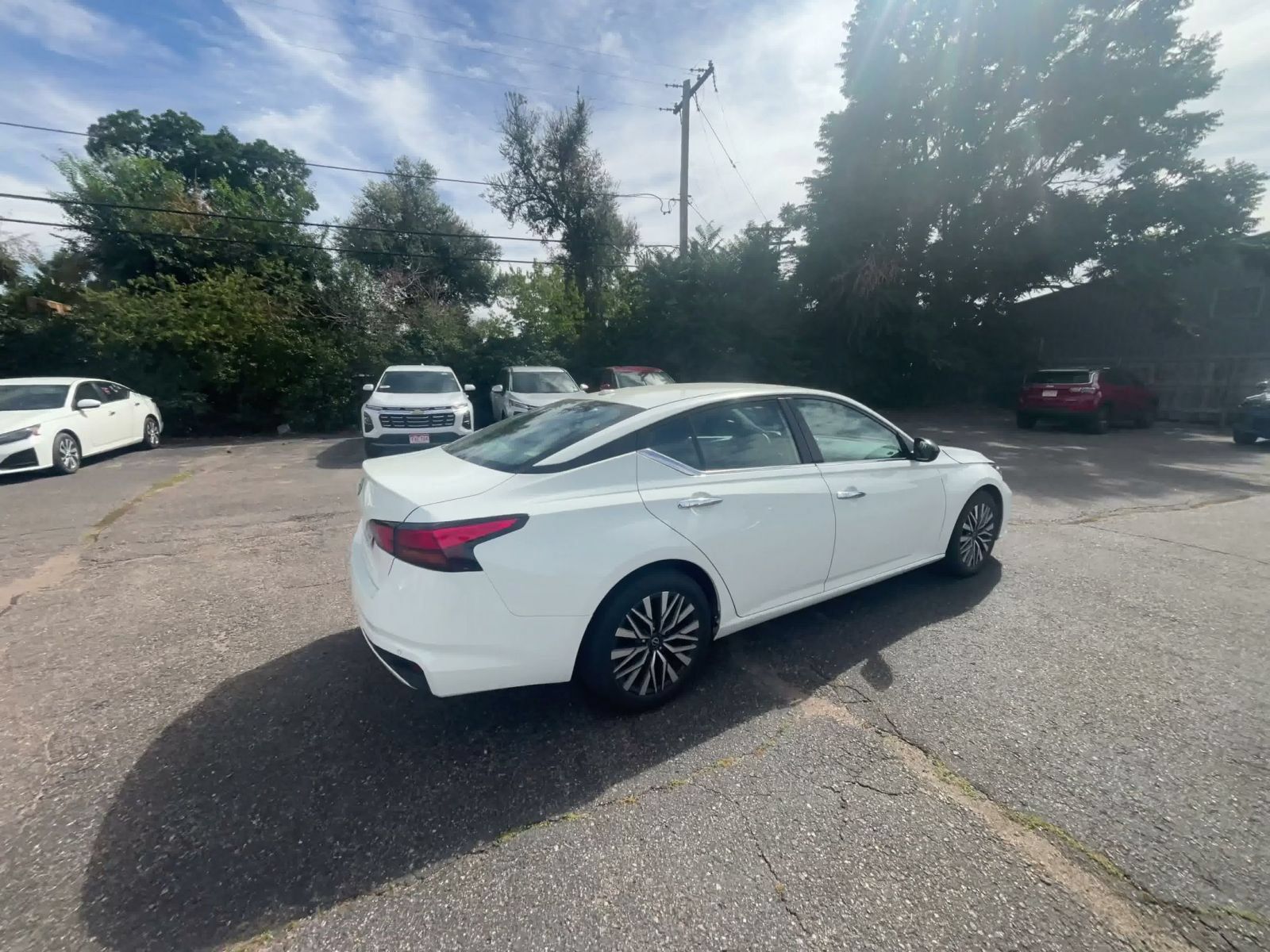 Used 2025 Nissan Altima 2.5 SV FWD image 14