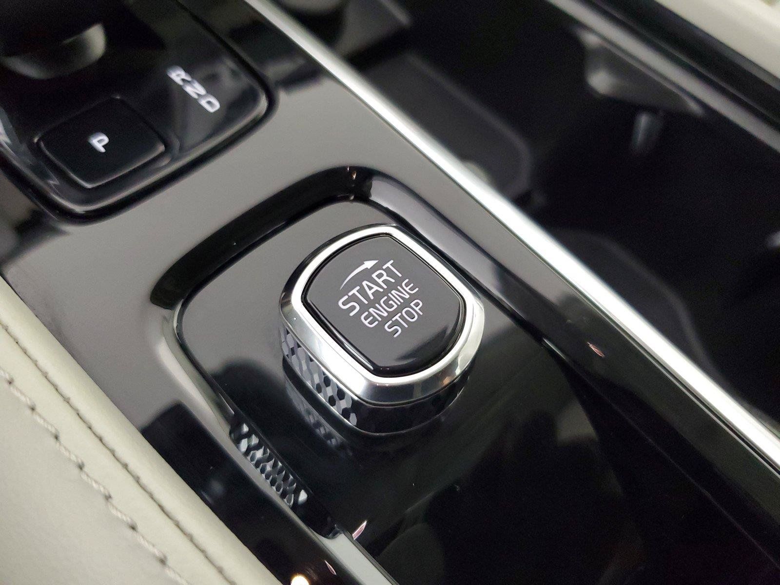 Certified 2024 Volvo XC90 T8 Plus AWD/4WD image 30