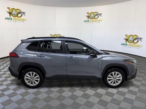Used 2025 Toyota Corolla Cross LE FWD image 4