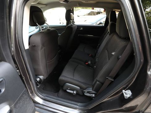 Used 2017 Dodge Journey SE w/ Flexible Seating Group FWD image 14
