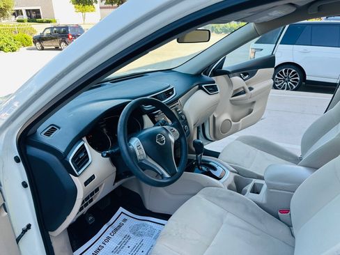 Used 2016 Nissan Rogue S w/ Appearance Package FWD image 13