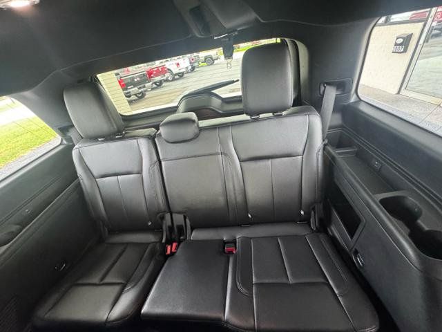 Used 2019 Ford Expedition XLT w/ Equipment Group 202A AWD/4WD image 12