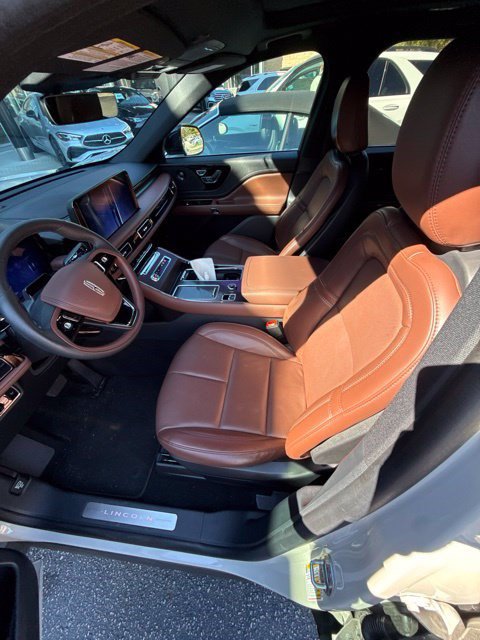 Used 2025 Lincoln Aviator Reserve w/ Illumination Package AWD/4WD image 12