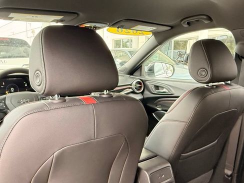 Used 2026 Chevrolet Trax RS FWD image 8