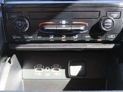 Used 2023 Jeep Grand Cherokee L Laredo image 13