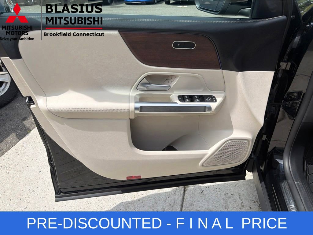 Used 2022 Mercedes-Benz GLB 250 4MATIC w/ Premium Package Lite image 23