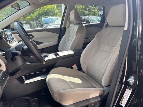 Used 2025 Nissan Rogue SV FWD image 38