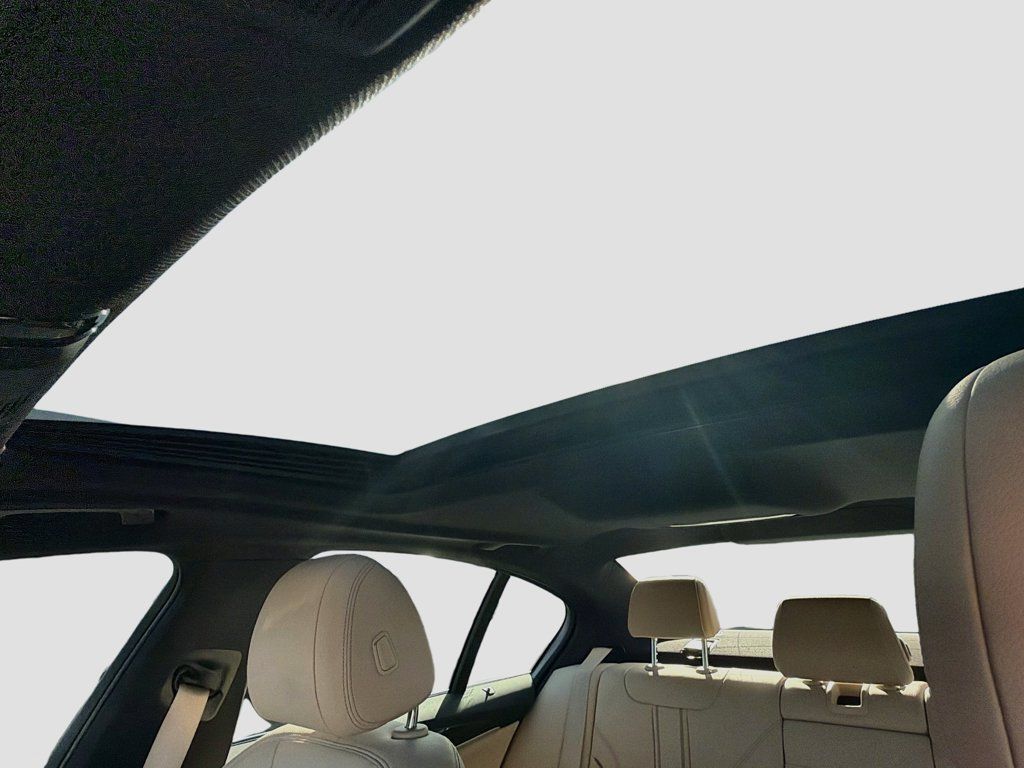 Used 2020 BMW 540i w/ Premium Package RWD image 23