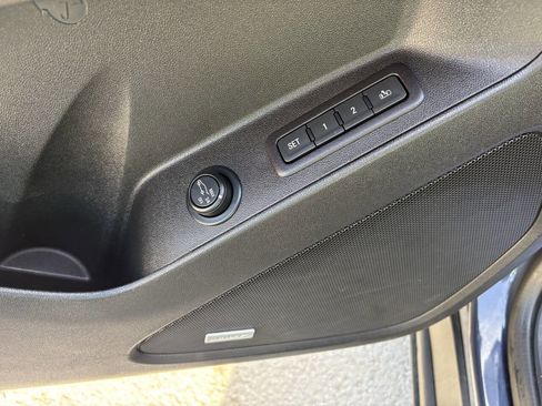 Used 2018 Chevrolet Equinox Premier image 11