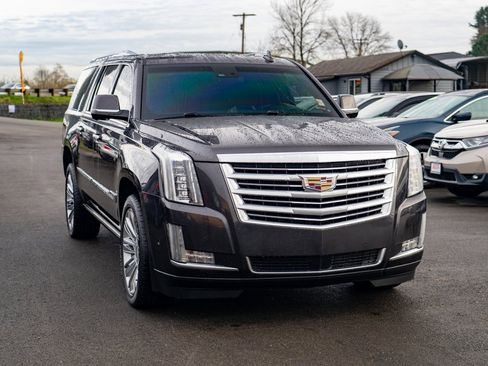 Used 2017 Cadillac Escalade ESV Platinum image 2