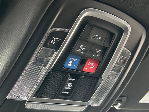 Used 2021 RAM 1500 Laramie AWD/4WD image 32
