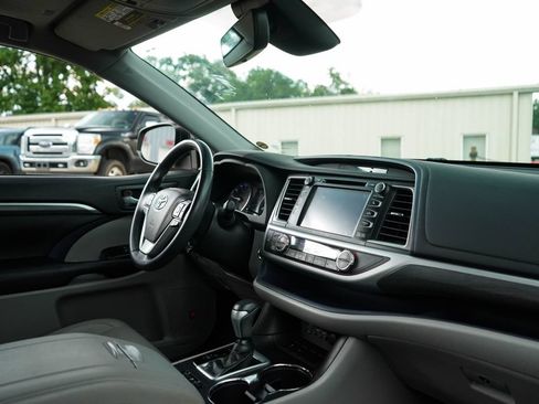 Used 2019 Toyota Highlander Limited FWD image 15